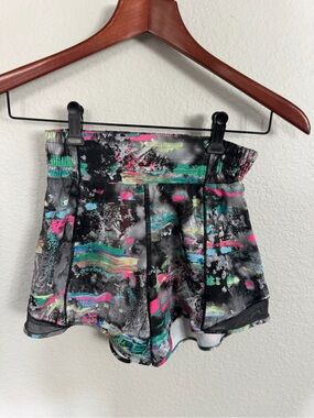Lululemon Hotty Hot Shorts Paint Drift Multi/ Graphite Grey 2